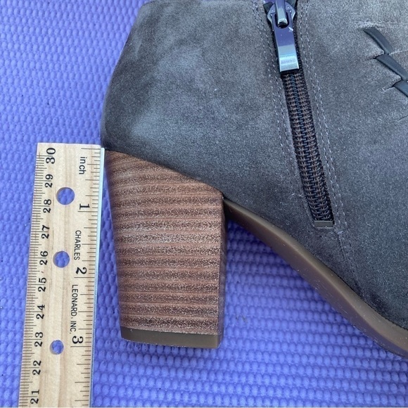 Franco Sarto Women's Dimona Boot Size 8.5 Block Heel Gray Suede Woven - Picture 7 of 9